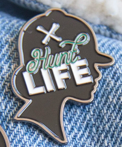 Hunt Seat Paper Co. Pin